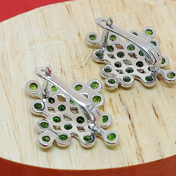 Unheated Round Green Chrome Diopside 2mm 925 Sterling Silver Earrings - Picture 7 of 8